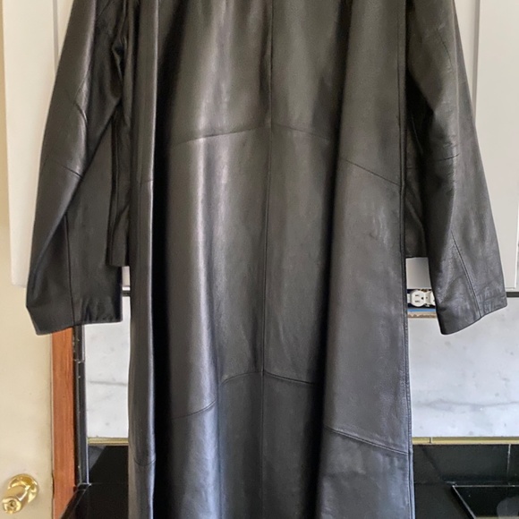 Yvonne Marie Dresses & Skirts - Yvonne Marie Black Leather Skirt Size 6